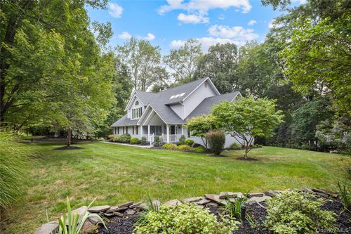 4 Nicole Way, Chestnut Ridge, NY, 10977-6810 | Card Image