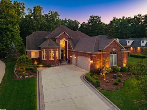 11270 Forest View Court, Washington Township, MI, 48094 | Card Image