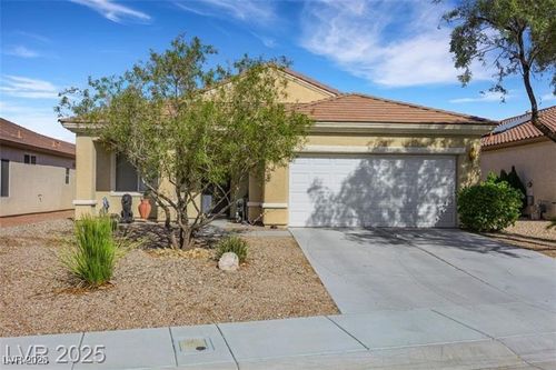 1935 Valley Center Dr, Henderson, NV, 89052-7045 | Card Image