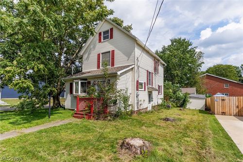 84 Prospect St, Struthers, OH, 44471-2030 | Card Image