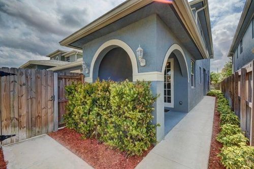 1135 Ne 3rd Ave, Fort Lauderdale, FL, 33304-1916 | Card Image