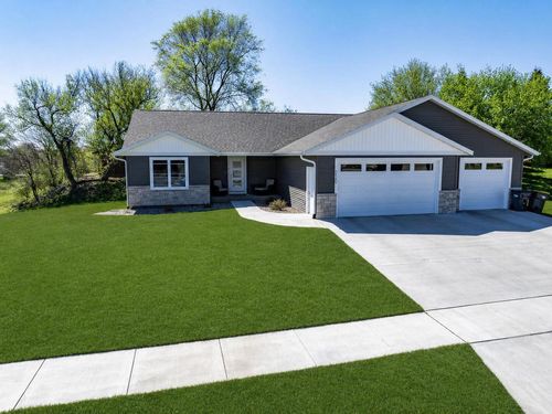 2720 Beyer Road, Holmen, WI, 54650 | Card Image
