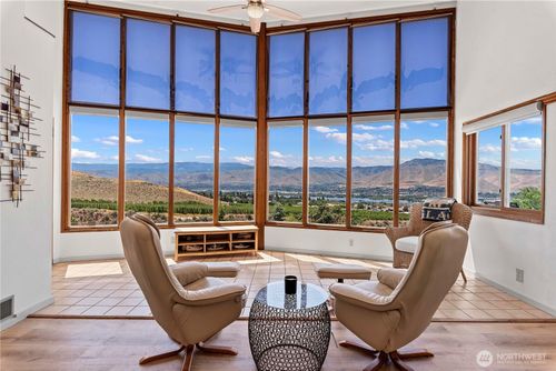 71 Blue Grade Rd, East Wenatchee, WA, 98802-9526 | Card Image