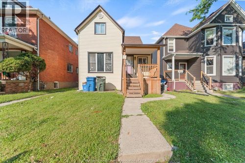 686 Church St, Windsor, ON, N9A4T4 | Card Image