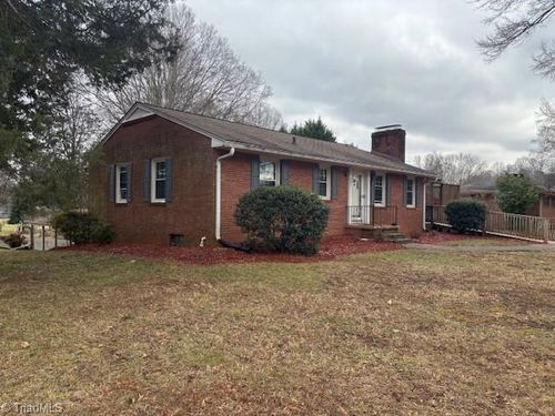 4621 Shattalon Dr, Winston Salem, NC, 27106-1628 | Card Image