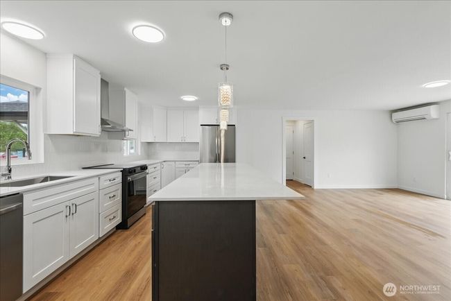 Large updated Kitchen with Island | Image 6