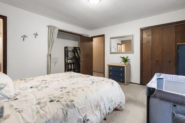 Upstairs bedroom 3 w/bathroom | Image 25