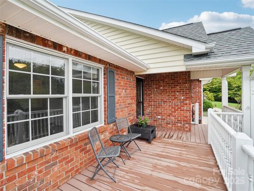 645 High Quarry Rd, Hendersonville, NC, 28791-1819 | Card Image