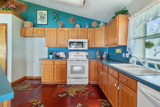 Vaulted Ceiling in Kitchen | Image 11