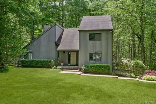 10 Bisbee Ln, South Salem, NY, 10590-1704 | Card Image