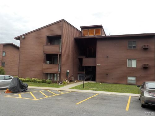368 Village Blvd N, Baldwinsville, NY, 13027-3013 | Card Image