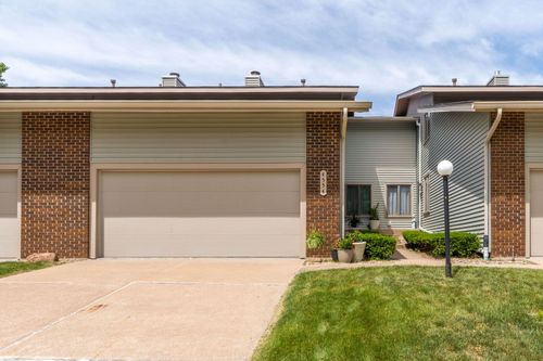 4554 Bunker Hill Dr, Bettendorf, IA, 52722-1761 | Card Image