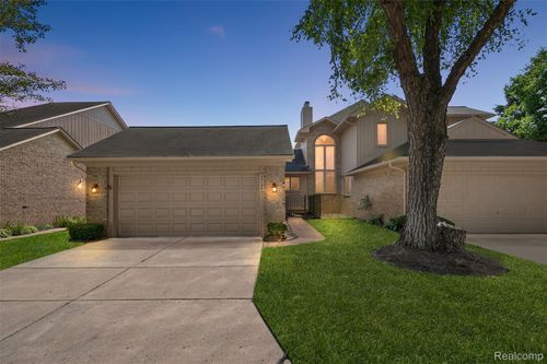 57-22180 River Pines Dr, Farmington Hills, MI, 48335-4661 | Card Image