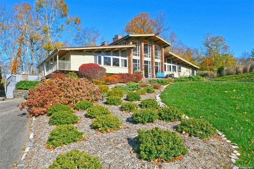 2 Fiddlers Green Dr, Lloyd Harbor, NY, 11743-9771 | Card Image