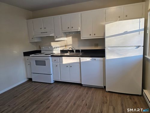 l-100 Hickory St, Norwich, CT, 06360-4655 | Card Image