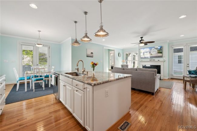 Natural light and 9' ceilings make the space bright and airy. Two sets of double glass doors offer additional natural light and lead to the rear covered patio and side courtyard patio. | Image 6