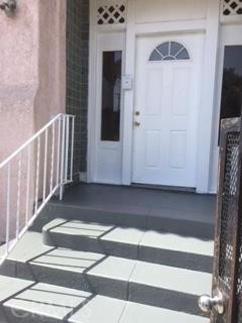 507 Broad Ave, Wilmington, CA, 90744-5842 | Card Image