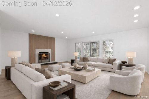 6850 White Pine Dr, Bloomfield Hills, MI, 48301-3031 | Card Image