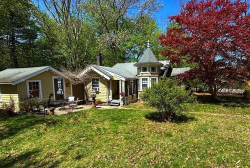 68 Depot St, Duxbury, MA, 02332-4401 | Card Image