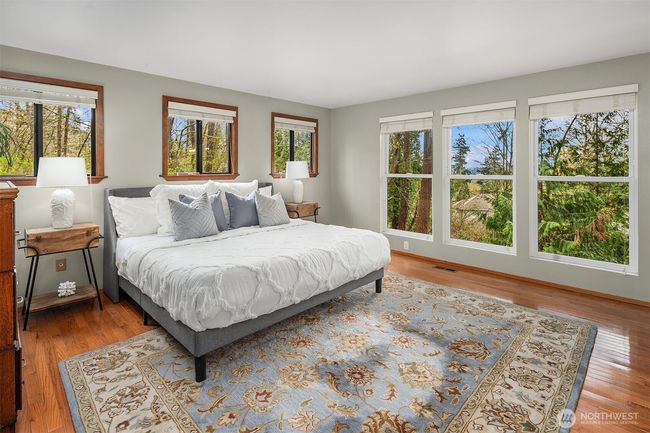 8475 Se 45 Th St, House other with 4 bedrooms, 3 bathrooms and 2 parking in Mercer Island WA | Image 16