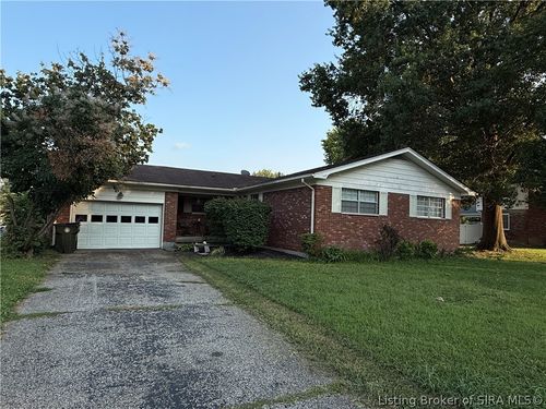 1018 Castlewood Dr, New Albany, IN, 47150-2112 | Card Image
