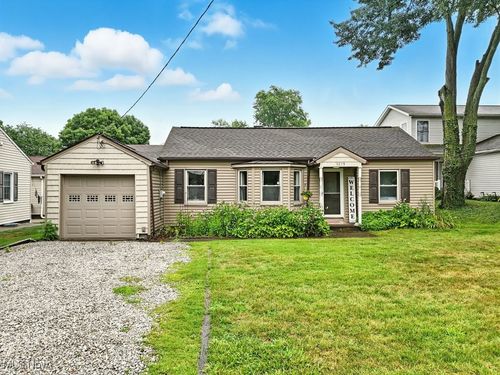 3079 Hudson Dr, Cuyahoga Falls, OH, 44221-1984 | Card Image