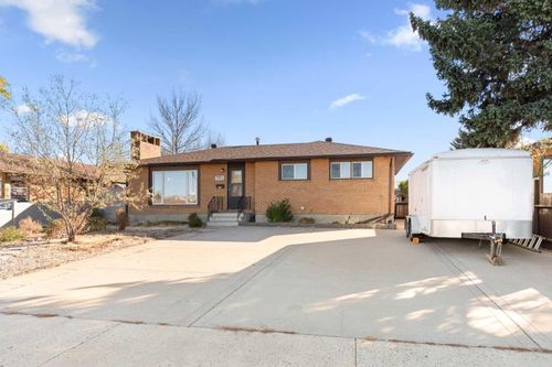 751 Mccutcheon Dr Nw, Medicine Hat, AB, T1A6X9 | Card Image