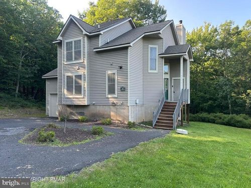 2210 Camelback Dr, Tannersville, PA, 18372-7702 | Card Image