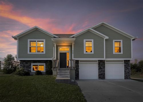 9707 E 222nd St, Peculiar, MO, 64078-8244 | Card Image