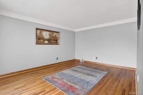 8232 Hillcrest Blvd, Westland, MI, 48185-1764 | Card Image