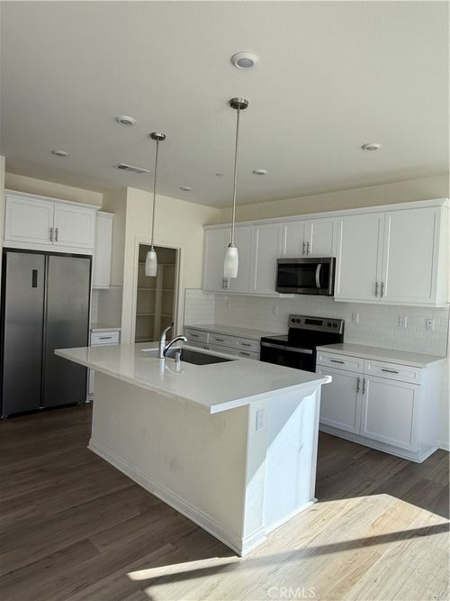 558 Pablo Rd, Lake Elsinore, CA, 92530-6804 | Card Image