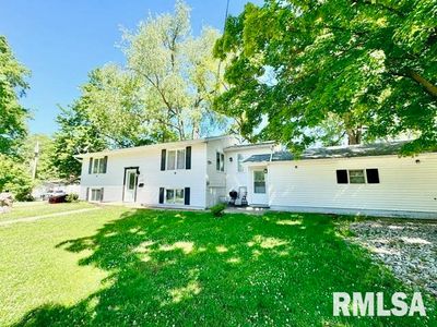 1190 24 Th Street, House other with 3 bedrooms, 1 bathrooms and null parking in Moline IL | Image 1