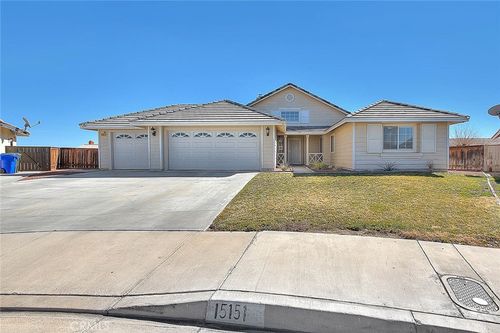 15151 Desert Oak Cir, Victorville, CA, 92394-5543 | Card Image