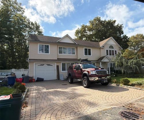 27 Wabil Rd, Miller Place, NY, 11764-2818 | Card Image