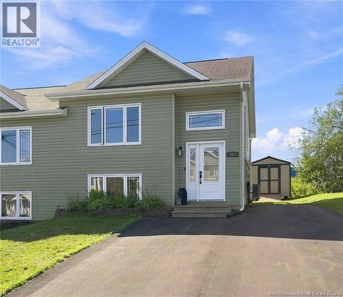 929 Bernard St, Dieppe, NB, E1A4A6 | Card Image