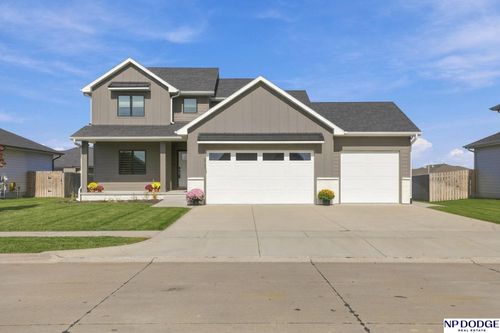 2740 Lauren Ln, Fremont, NE, 68025-9713 | Card Image