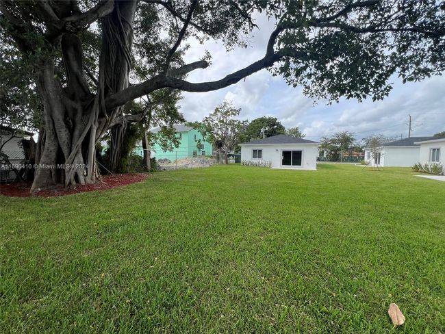 910 Nw 4th Ave, House other with 3 bedrooms, 3 bathrooms and null parking in Hallandale Beach FL | Image 13
