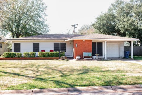 1216 15th Ave N, Texas City, TX, 77590-5711 | Card Image