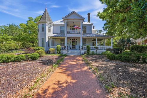 550 Circle Dr, DeFuniak Springs, FL, 32435-2565 | Card Image