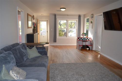 227 E California St, Walters, OK, 73572-2232 | Card Image