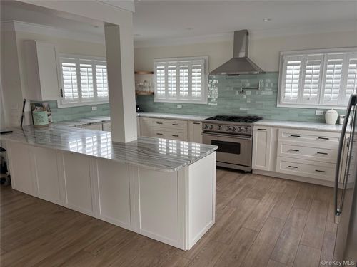 2 Bay 9th St, West Islip, NY, 11795-4741 | Card Image