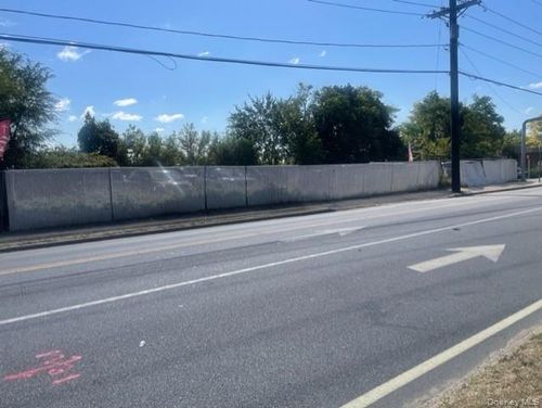 31 Plainfield Ave, Elmont, NY, 11003-1247 | Card Image