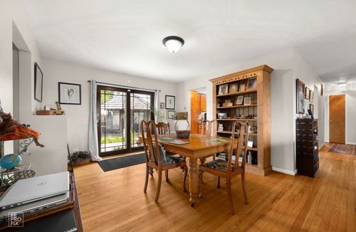 114 59th St, Willowbrook, IL, 60527-1718 | Card Image