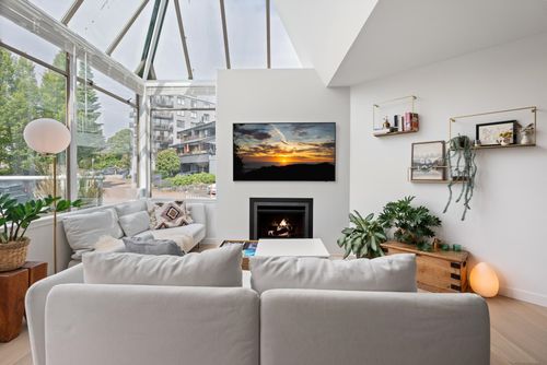 204-565 17th St, West Vancouver, BC, V7V3S9 | Card Image