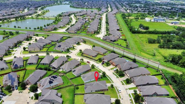 13208 Sage Meadow Ln, House other with 3 bedrooms, 2 bathrooms and 2 parking in Pearland TX | Image 40