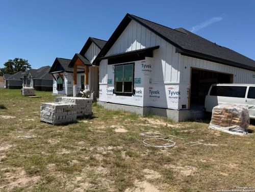 104 Estates Dr, La Vernia, TX, 78121-0147 | Card Image