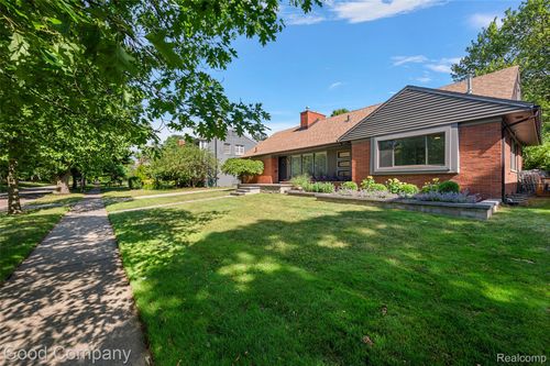 12930 Wales Ave, Huntington Woods, MI, 48070-1723 | Card Image