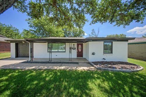3904 Caddo Trl, Lake Worth, TX, 76135-2805 | Card Image