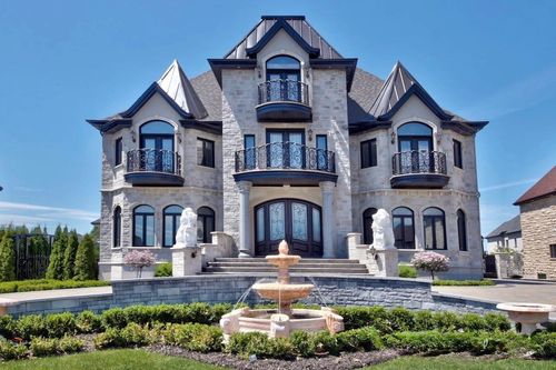 7800 Rue De Liverpool, Brossard, QC, J4Y0J5 | Card Image