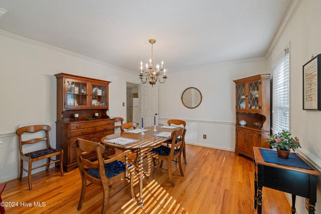 Formal Dining Room | Image 5